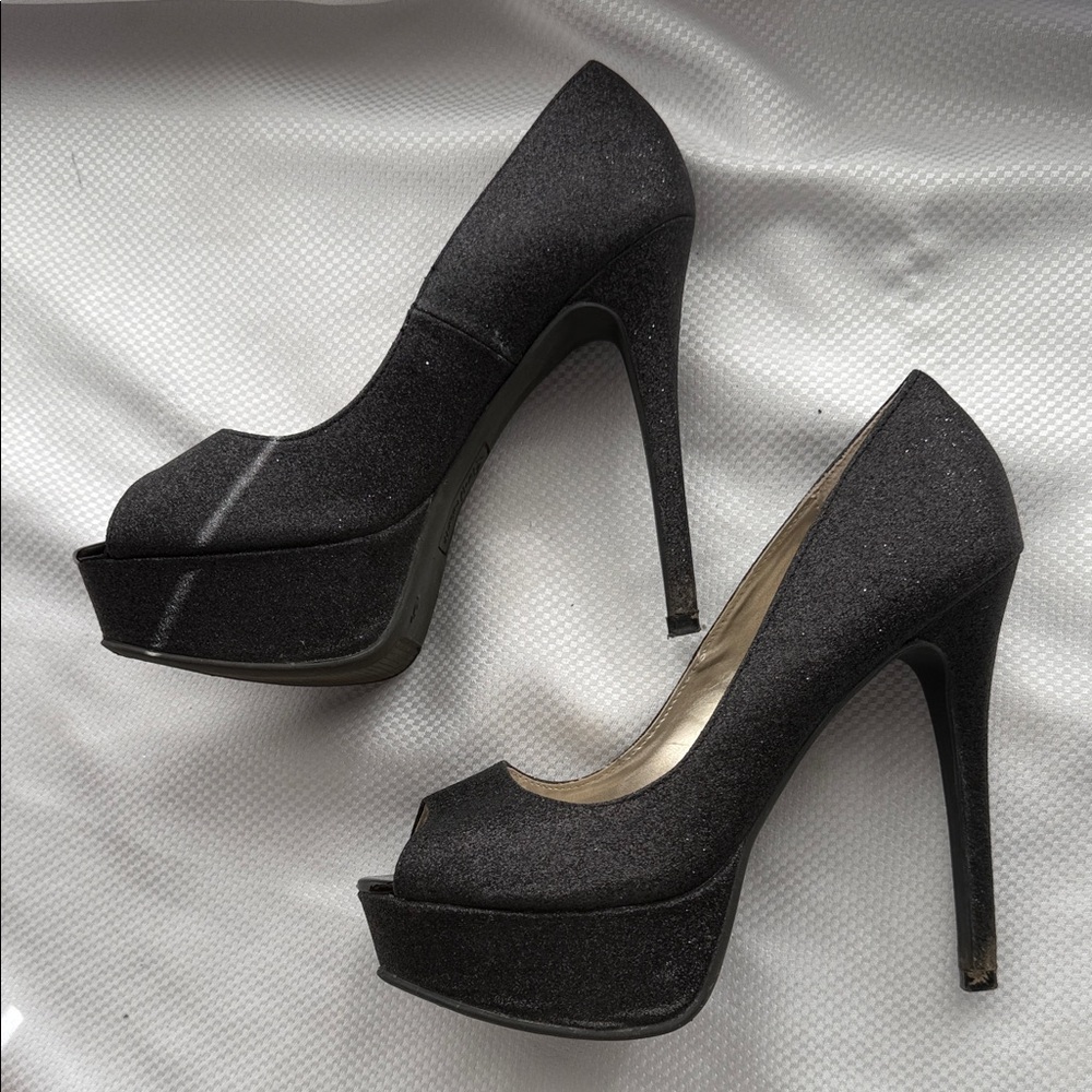 FIONI Clothing Elegant Black Peep Toe Heels - Size 6
